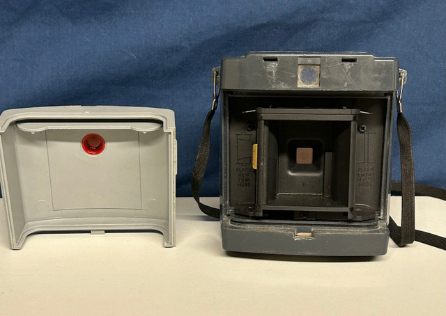 Kodak Vintage Camera  in Cameras & Camcorders in Red Deer - Image 3