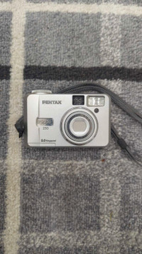 Pentax Optio 230 2.0 MP Digital Camera RARE FLIP SCREEN