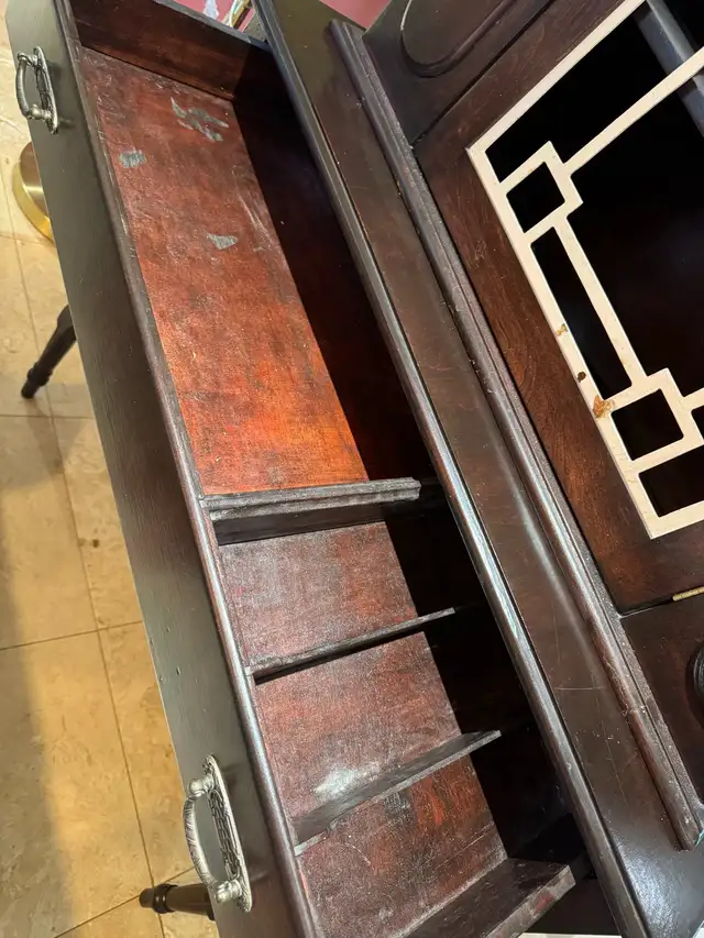 Vintage Wooden Hutch and Sideboard in Hutches & Display Cabinets in City of Toronto - Image 3