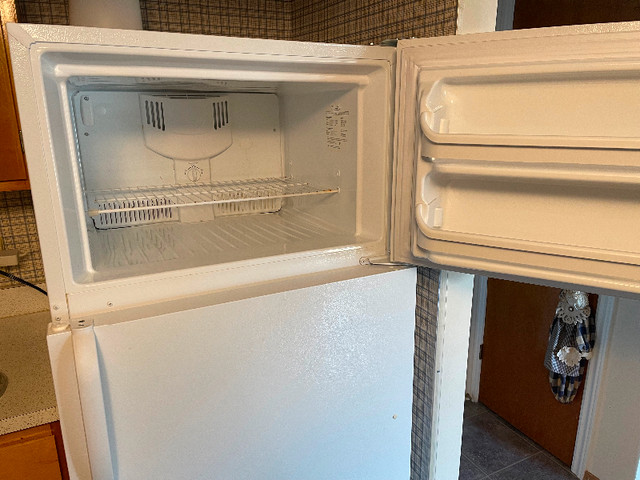 Refrigerator-Frigidaire in Refrigerators in Barrie - Image 2
