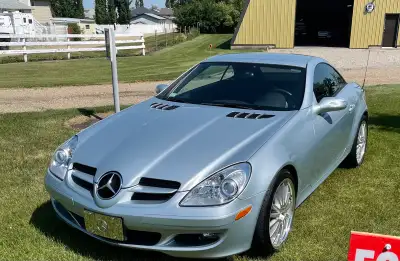 Check out this sleek, silver/blue 2007 Mercedes-Benz SLK280 hard top convertible with 72880 km! V6,...