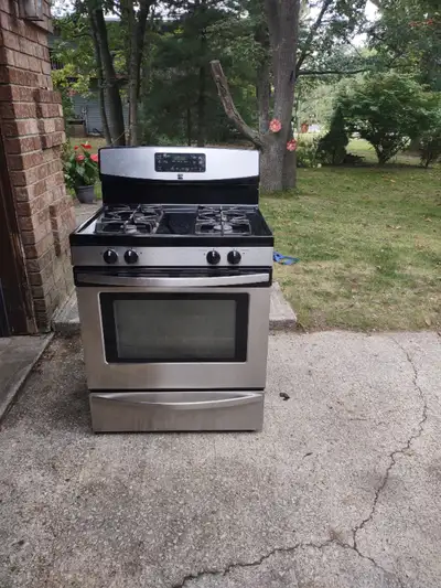 kenmore stainless steel gas stove in good condition.can deliver.asking 125.00 or best offer.