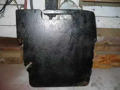 I have 4 - front tractor weights for sale. Came off a 4610 Ford tractor. Weigh approx. 90 lbs. each....