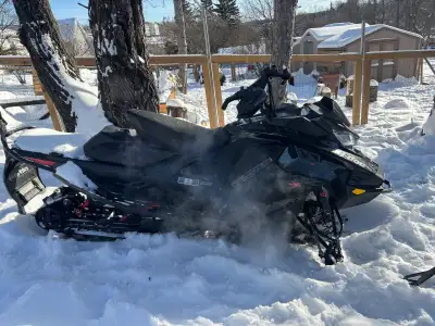 2022 ski-doo mxz xrs 600r 129” (snow check) 2646km Always ran ipone oil (will come with whatever jug...