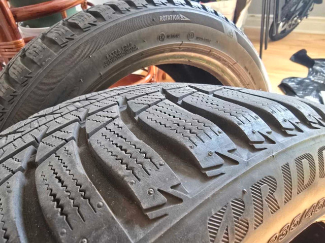 Pneus d'hiver/Winter Tires 235/45R18 dans Pneus et jantes  à Ville de Montréal