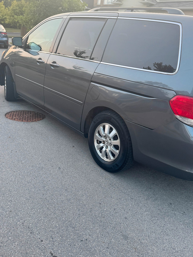 8 Passenger 2010 Honda Odyssey EX, FWD with DVD & leather seats in Cars & Trucks in Hamilton - Image 3