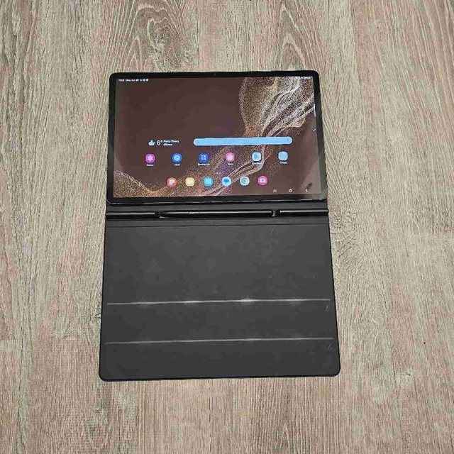 Tab s8 plus 256GB in iPads & Tablets in Medicine Hat