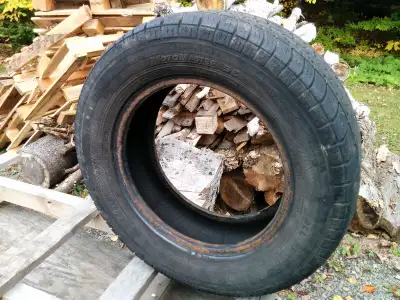 1 Pneu d'été Motomaster SE P 215/60 R 15 (93T) En bonne condition Reste quand meme un bon tread, pou...