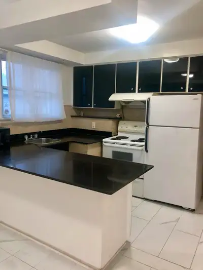 3 Bdrn Main Floor $2,600(utilities included) – Family-Friendly