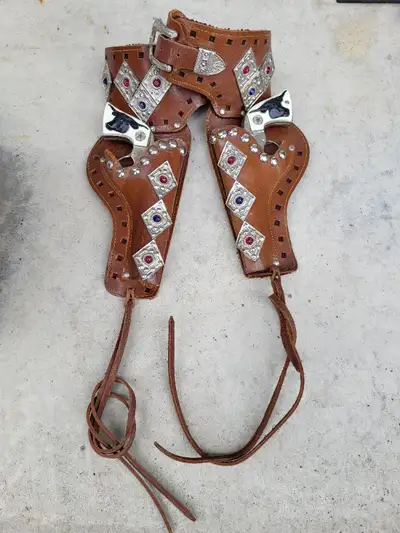 Vintage Hubley Western Cap Gun Pair with leather holster