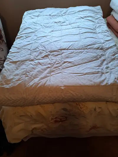 Gently used Nikken Queen size comforter. Has been dry cleaned. $350.00 Gently used Nikken pillow. Ha...