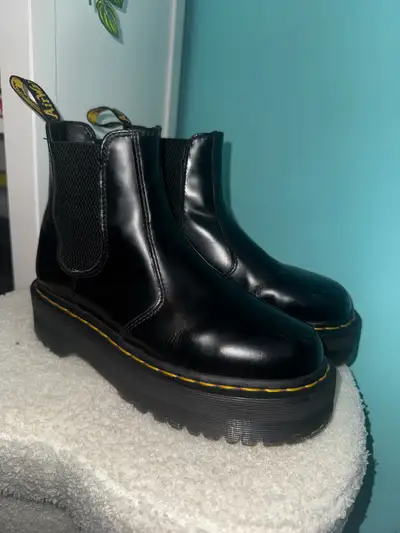 DR Marten 2976 POLISHED SMOOTH PLATFORM CHELSEA BOOTS Size 6, View more