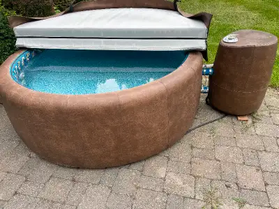 Tan colored, six foot diameter light weight hot tub in excellent working condition with colored LED...