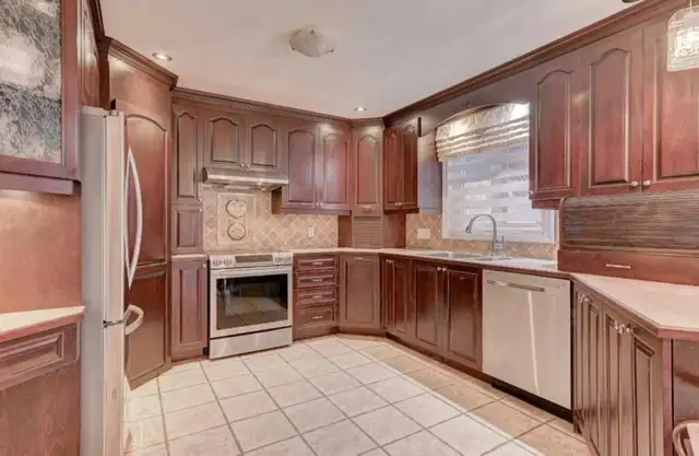 Cuisine en bois massif à vendre à Brossard, in Cabinets & Countertops in Longueuil / South Shore - Image 6