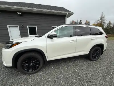 **FOR SALE: 2019 Toyota Highlander SE Sport AWD** Looking for a reliable, spacious SUV that’s ready...