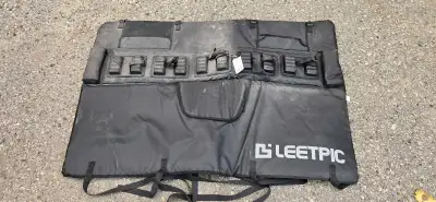 Prevent scratches and dings on your truck bed with this truck cover. Fits 4 bikes. Used once when we...