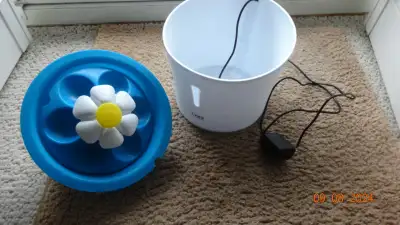 Always keep water fresh and clean for your animal with the Catit Water Fountain. Not sure why a smal...