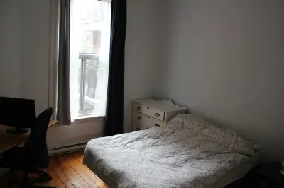 Grande chambre, Grande apt.  Great room, Great apt,   Mile End