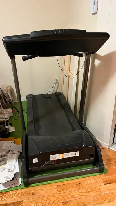 Dyaco Treadmill / Tapis roulant Model: Z8 Local sale only / Vente locale seument