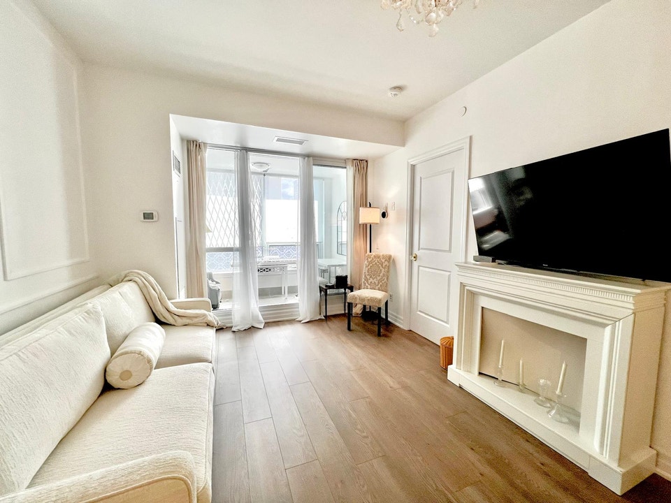 1 Bedroom + Den + Solarium, 2 Bathrooms - steps away from Vaugha 1