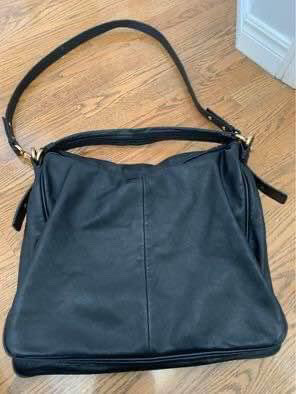 Beautiful Marc Jacobs Black Leather Bag/Purse. Great Condition.  in Women's - Bags & Wallets in Calgary - Image 2