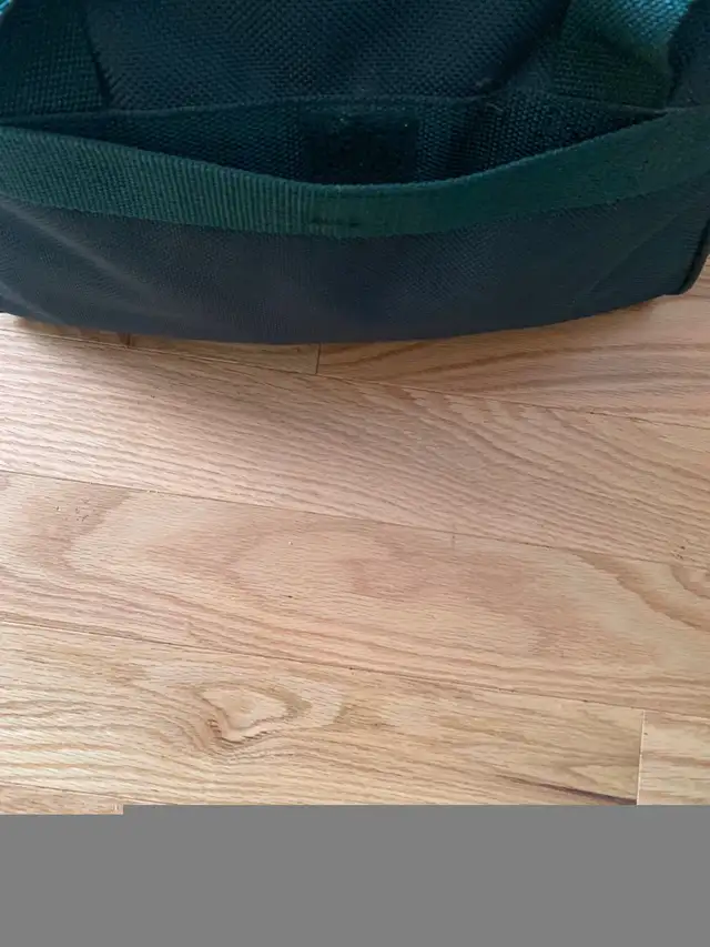 Small green travel bag (easy attachment to stroller bag) in Other in City of Montréal - Image 3