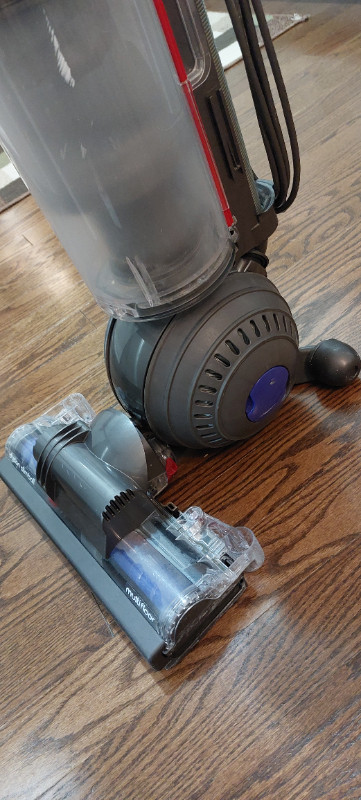 Dyson Slimball upright vacuum. In great condition. $250. in Vacuums in Kitchener / Waterloo - Image 4