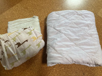 Crib mattress protector + 2 sheets