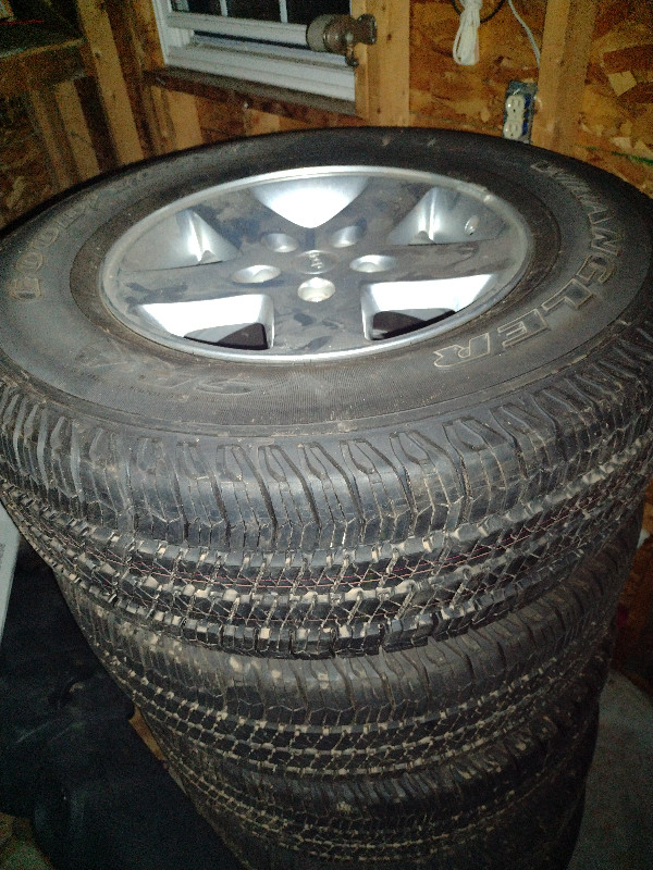 Set of five mint Jeep rims and tires for the summer in Tires & Rims in Moncton - Image 3