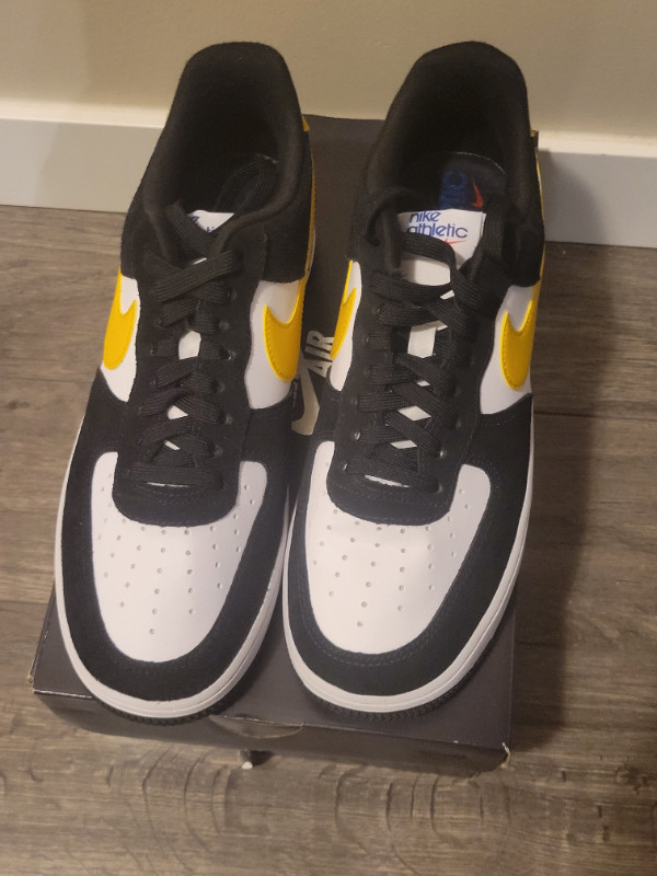 BNIB- Men's Nike Air Force 1 Size 8 Runners in Men's Shoes in Winnipeg - Image 4