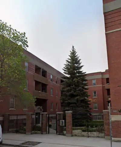 Large and cheap 1 bedroom in a nice neighbourhood with good transit connections. Available for suble...