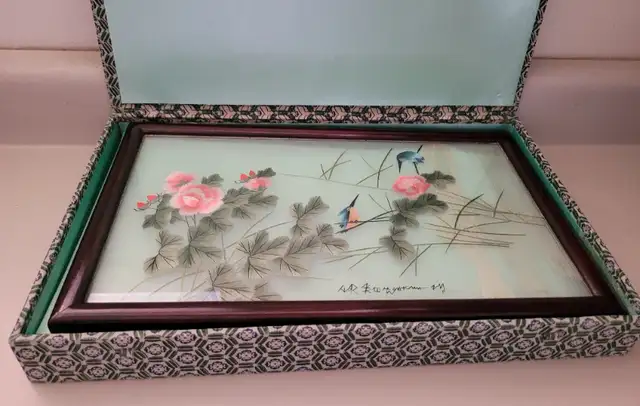 Antique Chinese Embroided Silk Table Screen Birds Flowers Signed in Arts & Collectibles in Oshawa / Durham Region - Image 5