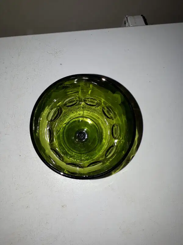 Centennial Green Glass Goblet 1867 - 1967 Quebec Fleur de Leaf in Arts & Collectibles in City of Montréal - Image 7
