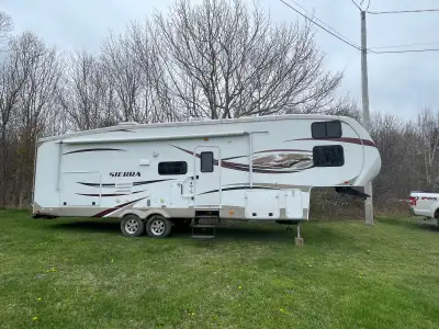 2013 Sierra Select 5th Wheel.sleeps 10.Has 2slides,master bedroom in the rear in a slide,bunks are u...