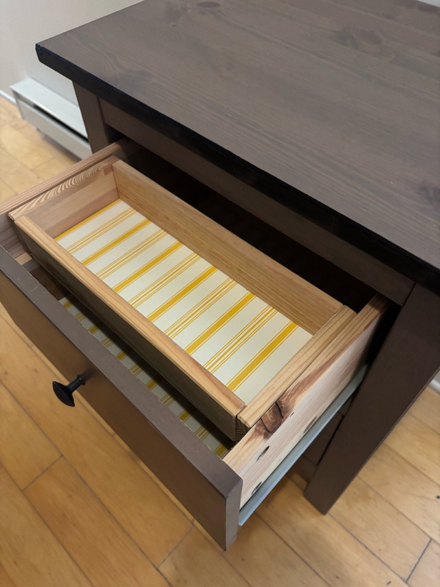 (Free Delivery) IKEA Nightstand • Table de Nuit dans Commodes et armoires  à Ville de Montréal - Image 3