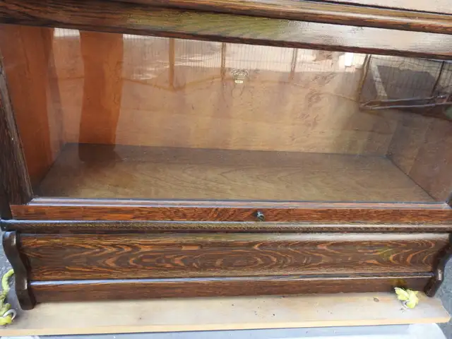 Antique 3 glass level barrister bookcase restored professionally in Bookcases & Shelving Units in Hamilton - Image 6