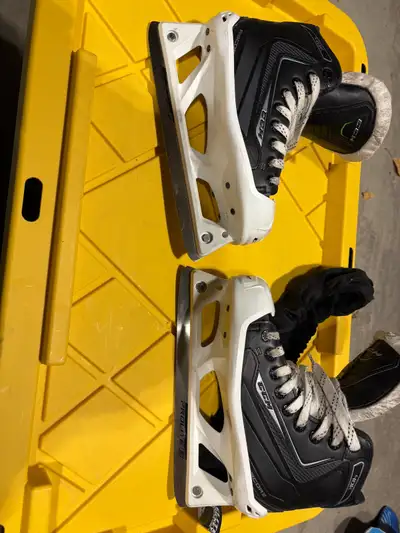 Youth goalie skates (sz 3 and sz 4), View more