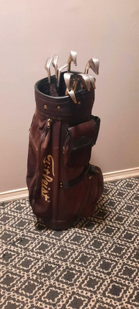 Tommy Armour 845 Irons + Titleist Golf Bag