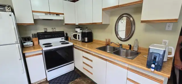 Downtown 1 BR furnished, utilities incl. Near Black st stairs in Long Term Rentals in Whitehorse - Image 3