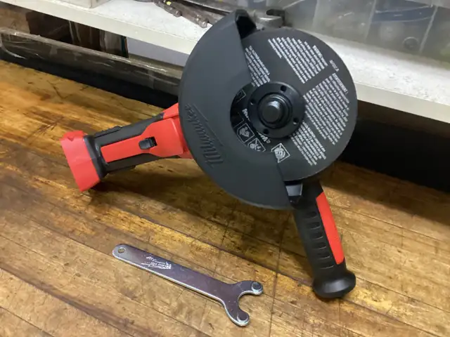 MILWAUKEE M18 FUEL BRUSHLESS RAPID STOP 4 1/2”-5” PADDLE GRINDER in Power Tools in Barrie - Image 11