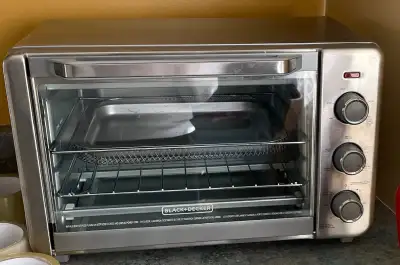 Achat récent utilisé trois fois, Black and Decker, est situé à Berthierville. 100$ ferme