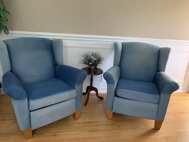 Denim Recliner Armchairs in Chairs & Recliners in Markham / York Region - Image 2