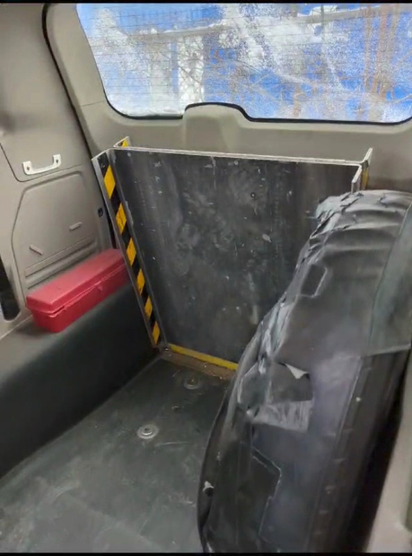 Accessible Taxi Dodge van 2013 in Cars & Trucks in Ottawa - Image 3