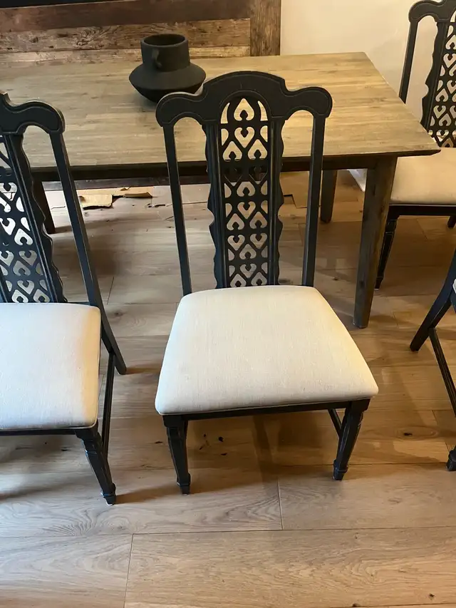 Farmhouse Antique Dining Chairs in Chairs & Recliners in Markham / York Region - Image 2
