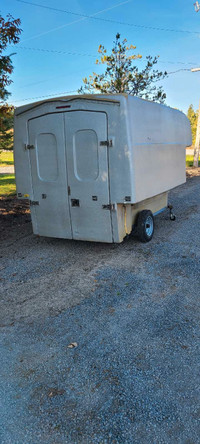 Enclosed contractor/camper cap for 8 foot box