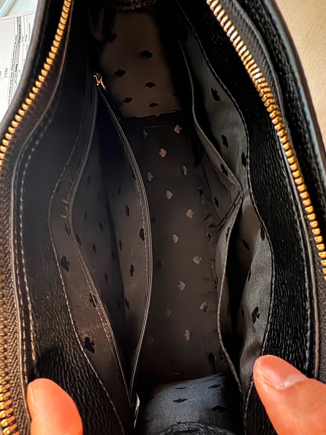 Handbags, no scratch mint condition. Must buy in Bags & Luggage in Ottawa - Image 4