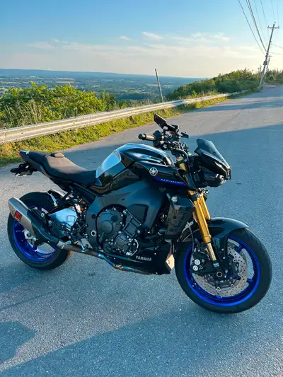 Mint condition 2022 Yamaha MT10 SP. -9300km -$7000 in upgrades -New Michelin Road 6 tires -Full Akra...