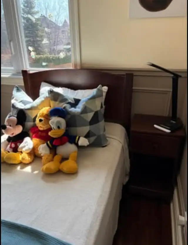 Set de chambre lit enfant - commode homme - bureau -table chevet in Beds & Mattresses in Laval / North Shore - Image 5