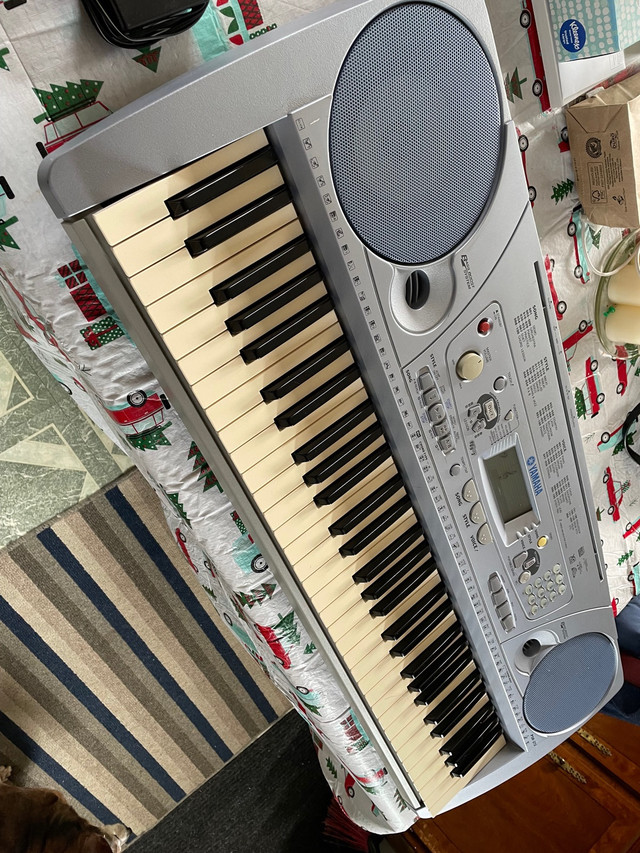 Yamaha keyboard  in Pianos & Keyboards in Truro - Image 3