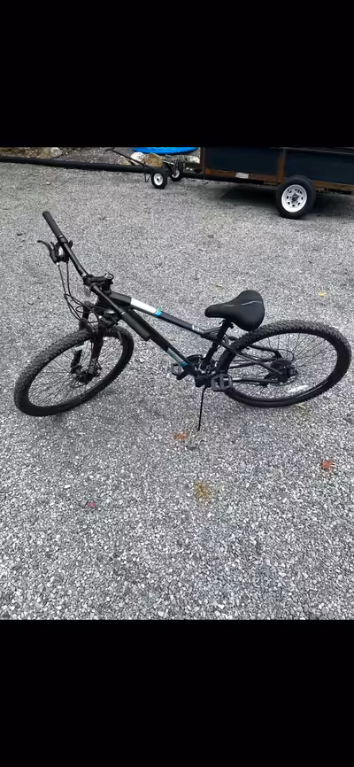 This is a Diadora Corso 650B men's hardtail mountain bike 27.5inch, equipped with 21 speeds for vers...